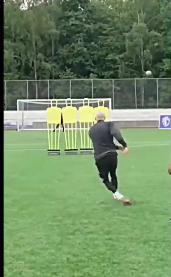 Roberto Carlos Free Kick –