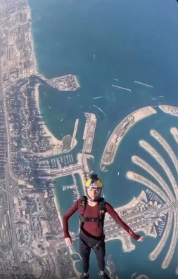 Who want to fly in dubai sky ?😍