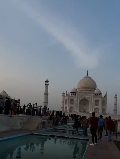 Taj Mahal Scam 🚨🚨🚨 #tajmahal #agra #solotravel #solo #scam #travel #travelfilm