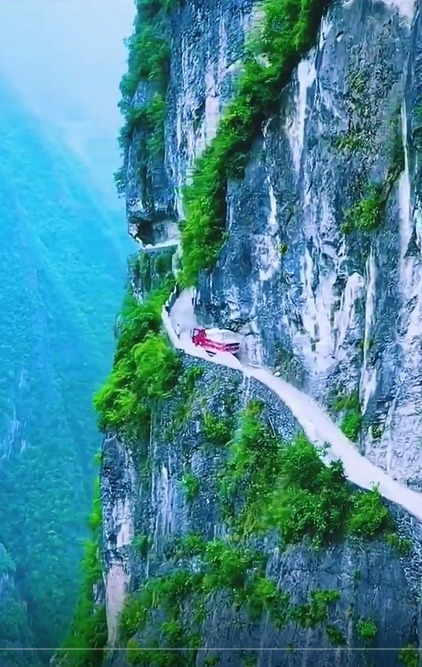 Most amazing road in china 🇨🇳