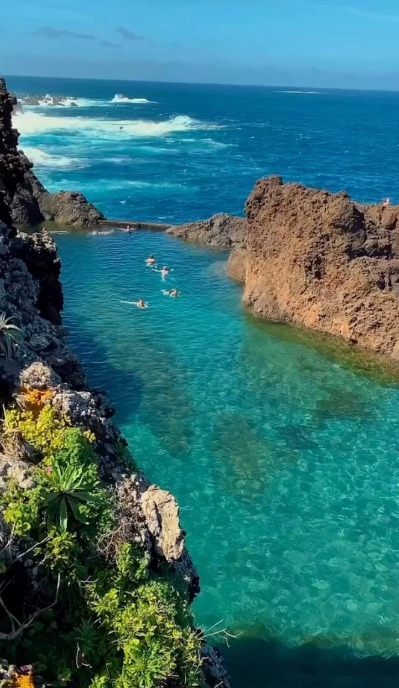 The natural swimming pools of Porto Moniz are what dreams are made of.
