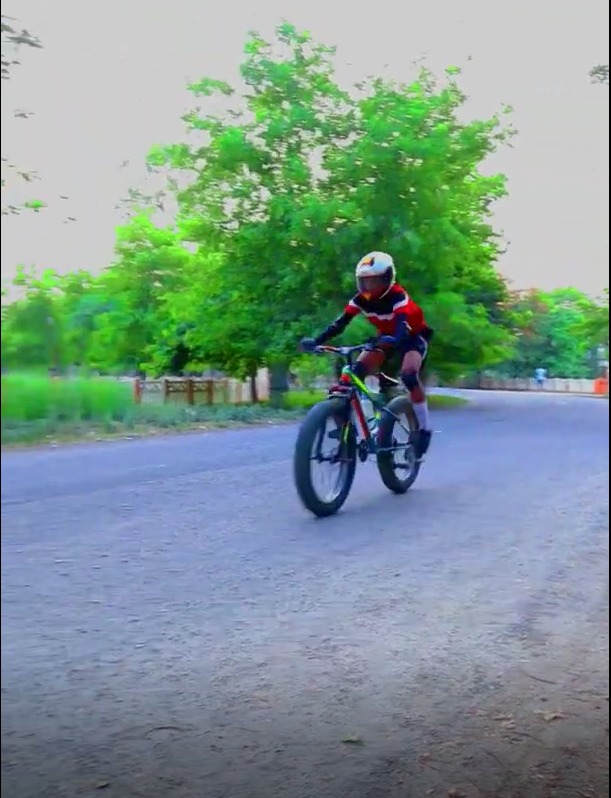 cycle stunt video#viral #short#shortsvideo #tranding #vijay #cyclestunt #sports #cycle #vijay