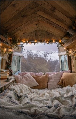 A cosy moment in our campervan to whisk you away to the snowy mountains 🕯✨️