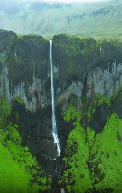 📍Iceland’s Foss a Sidu waterfall