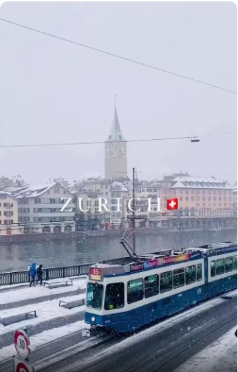 🇨🇭This is the atmosphere if you visit Zurich in Winter when it snow❄️