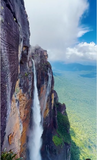 📍 Angel Falls, Canaima, Venezuela 🎶 Skott – Overcome