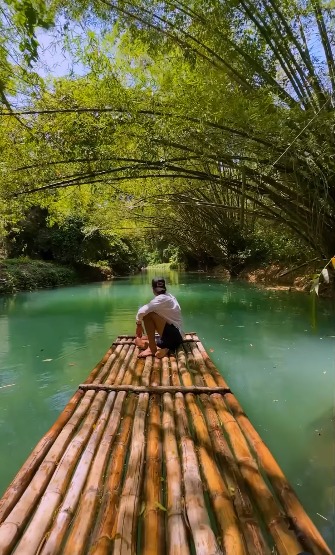 📍 Martha Brae River, Jamaica 🎶 pop_goes_ambient – Riptide (ambient version)