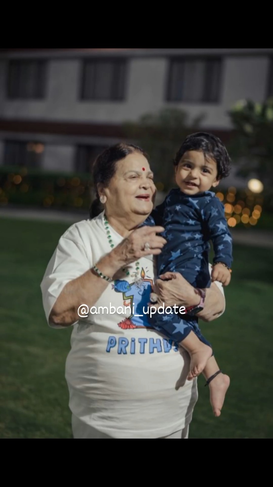 Kokilaben Ambani with his great grandson Prithvi ❤❤❤❤❤
