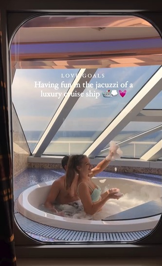 L O V E G O A L S >>> Having fun in the jacuzzi of a luxury cruise ship 🛳️💭💓