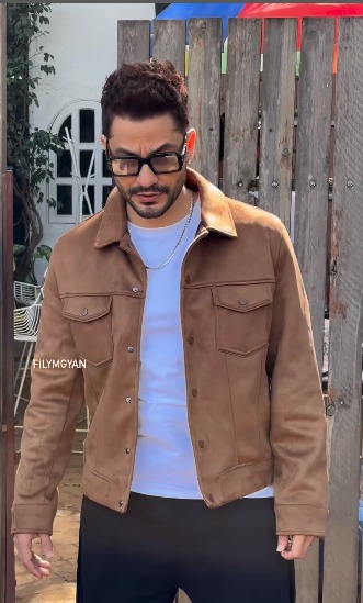 Kunal was snapped in a stunning look by our paps. One word for him. 😍👇🏻