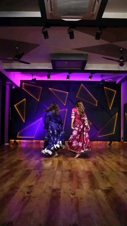 Radha on the dance floor.🎈🧡