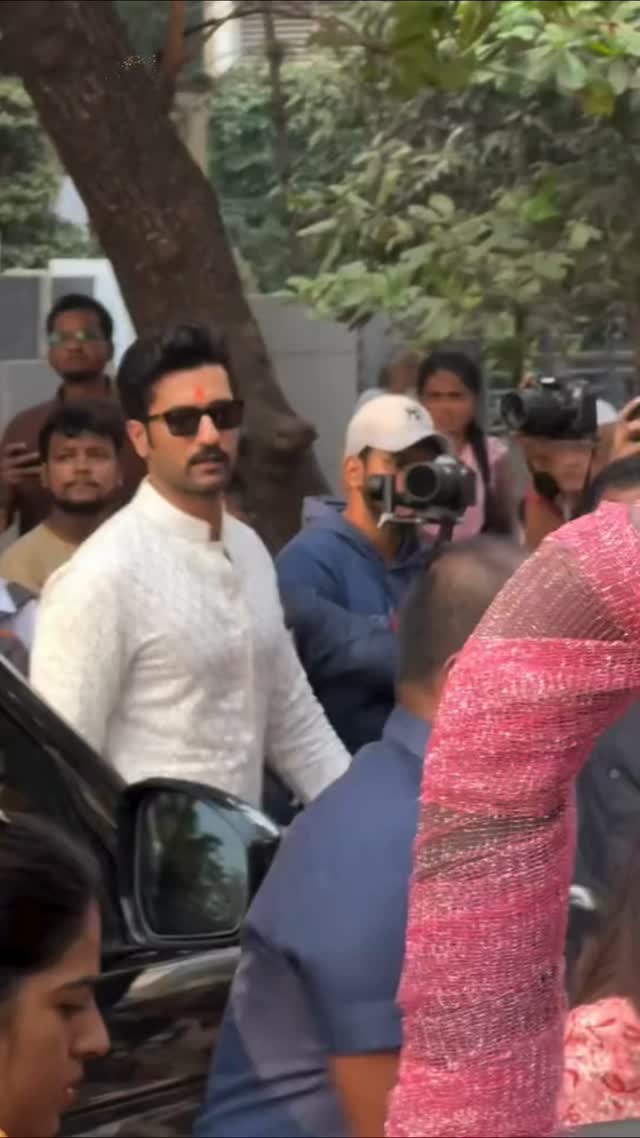 Vicky Kaushal Make a grand traditional entry at the Chahaava trailer launch..