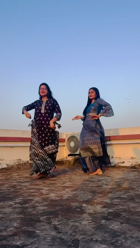Dance देखो, caption नहीं