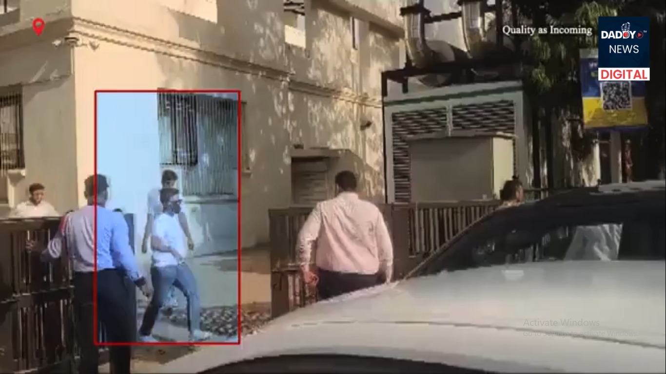 साइबर सेल के सामने बयान दर्ज करवाने पहुंचे Ranveer Allahbadia, मीडिया से ऐसे बच निकलें