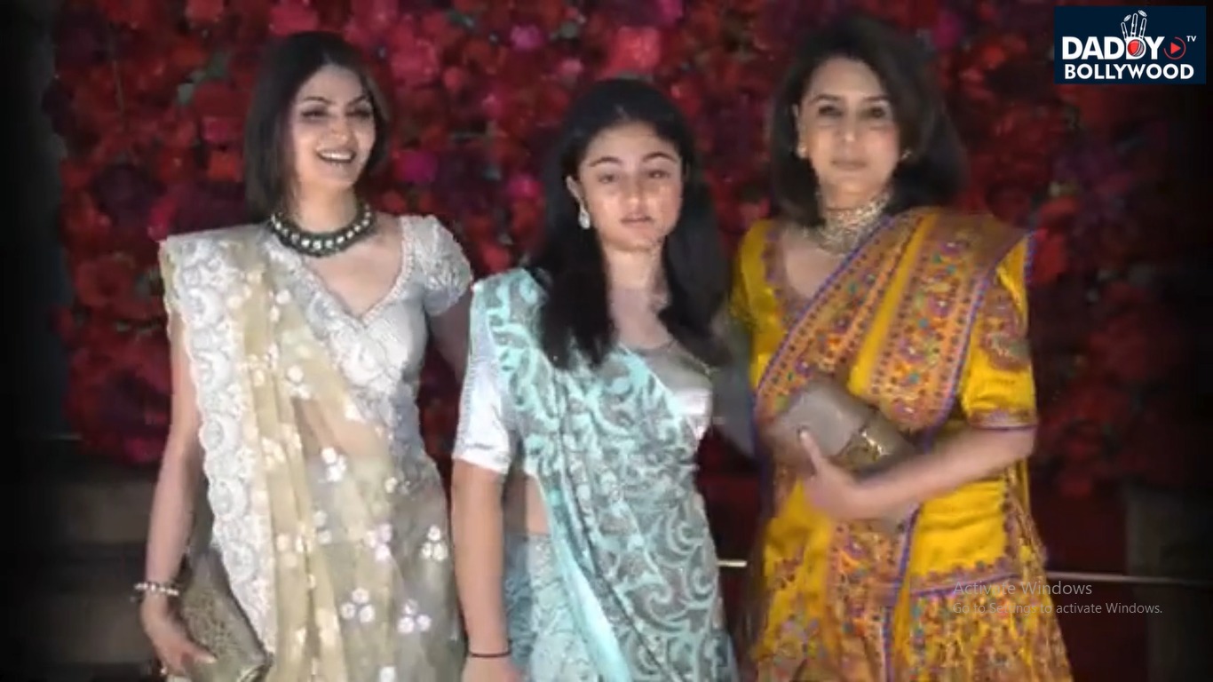 Samara Sahni Pushes Neetu Kapoor Away while posing for pics at Aadar Jain-Alekha Advani’s wedding