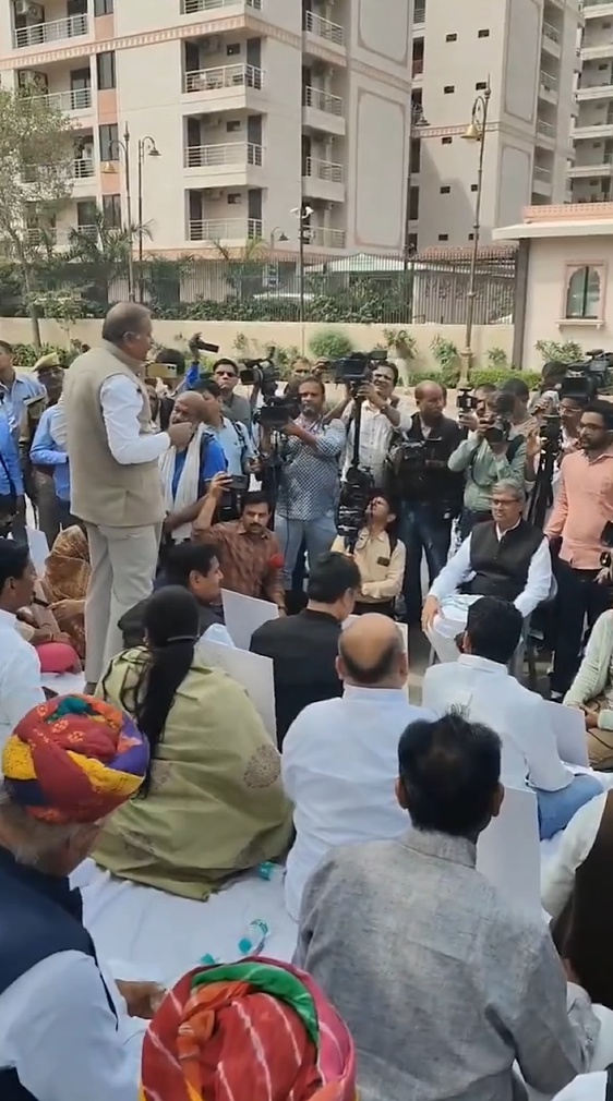 भाजपाइयों कान खोल कर सुन लो