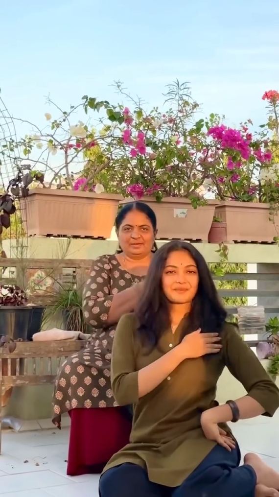 Recreate this with your mom and tag !!