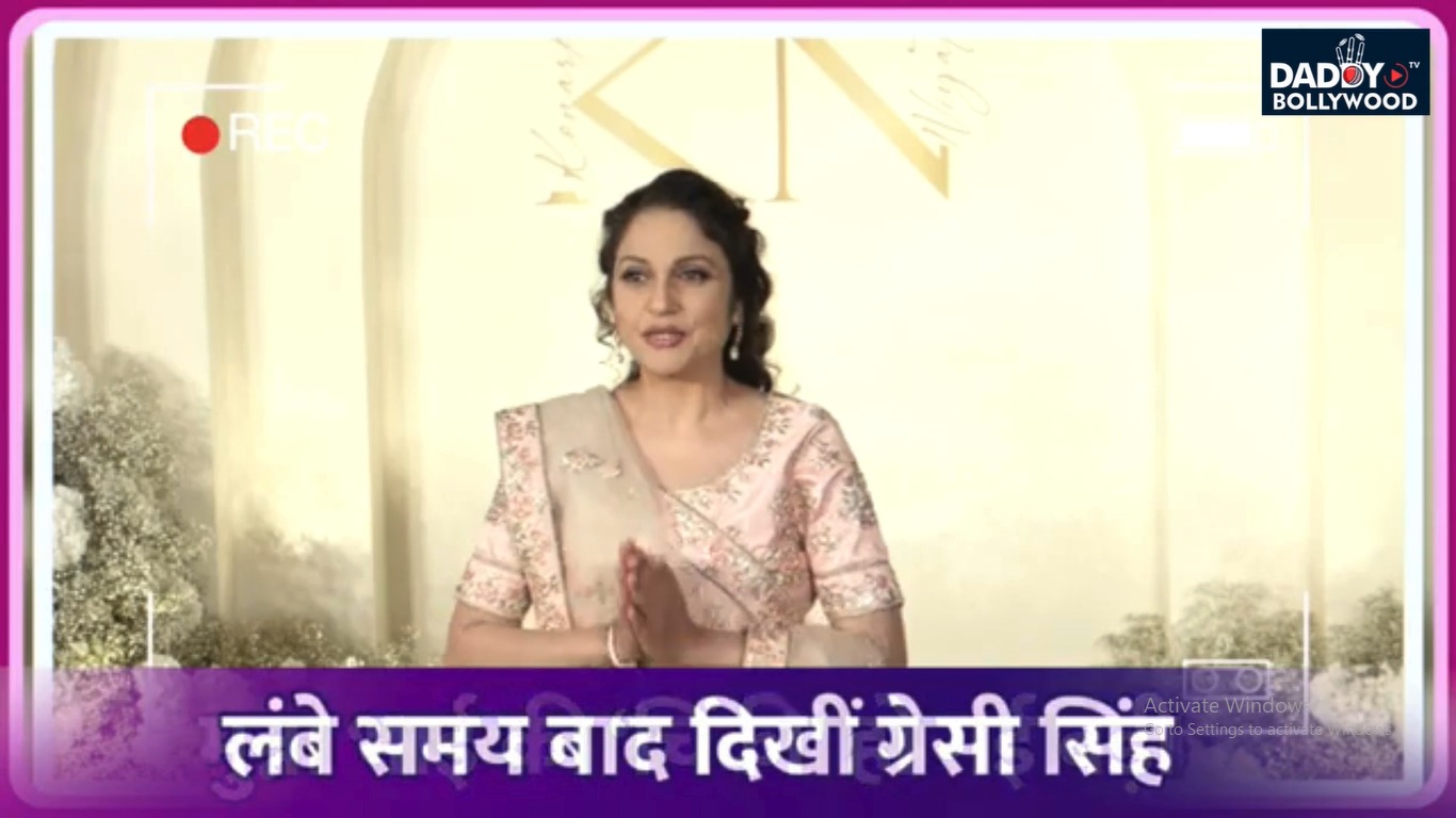इतनी बदल गई Lagaan की Gauri, 44 की उम्र में दिखने लगीं ऐसी..! रिसेप्शन में देख पहचान नहीं पाये लोग।