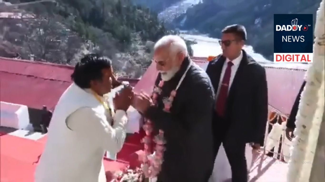 Uttarakhand के हर्षिल पहुंचे PM Modi , मुखीमठ में की मां गंगा की पूजा-अर्चना