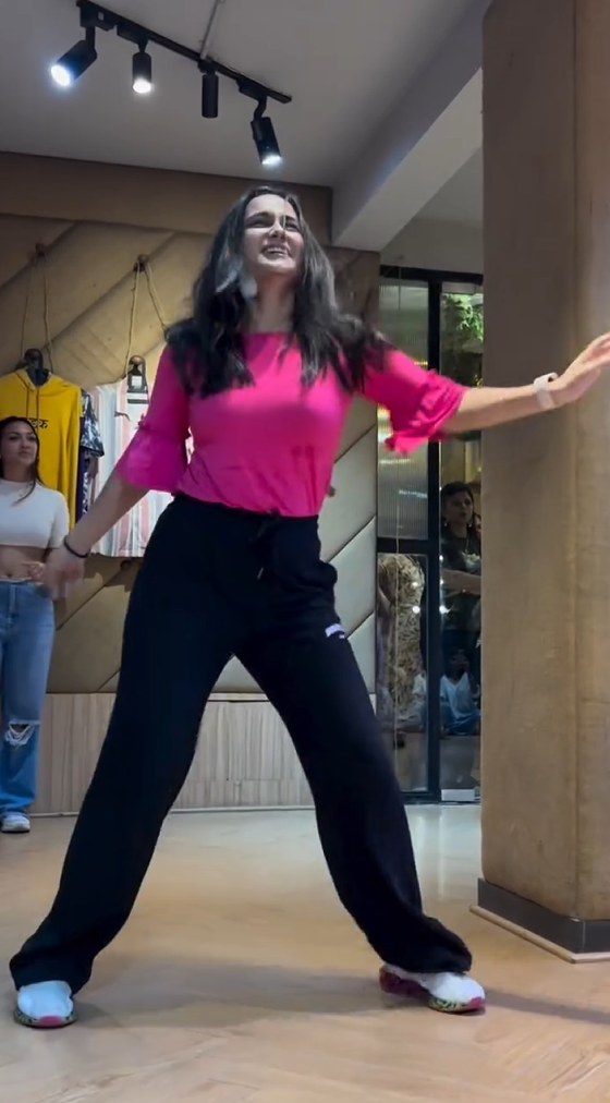 Kab aayegi tu